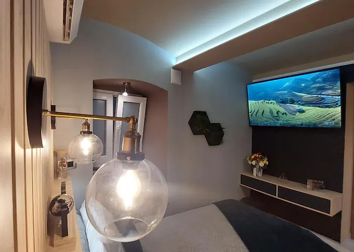 Home In Black, Designer Decorated